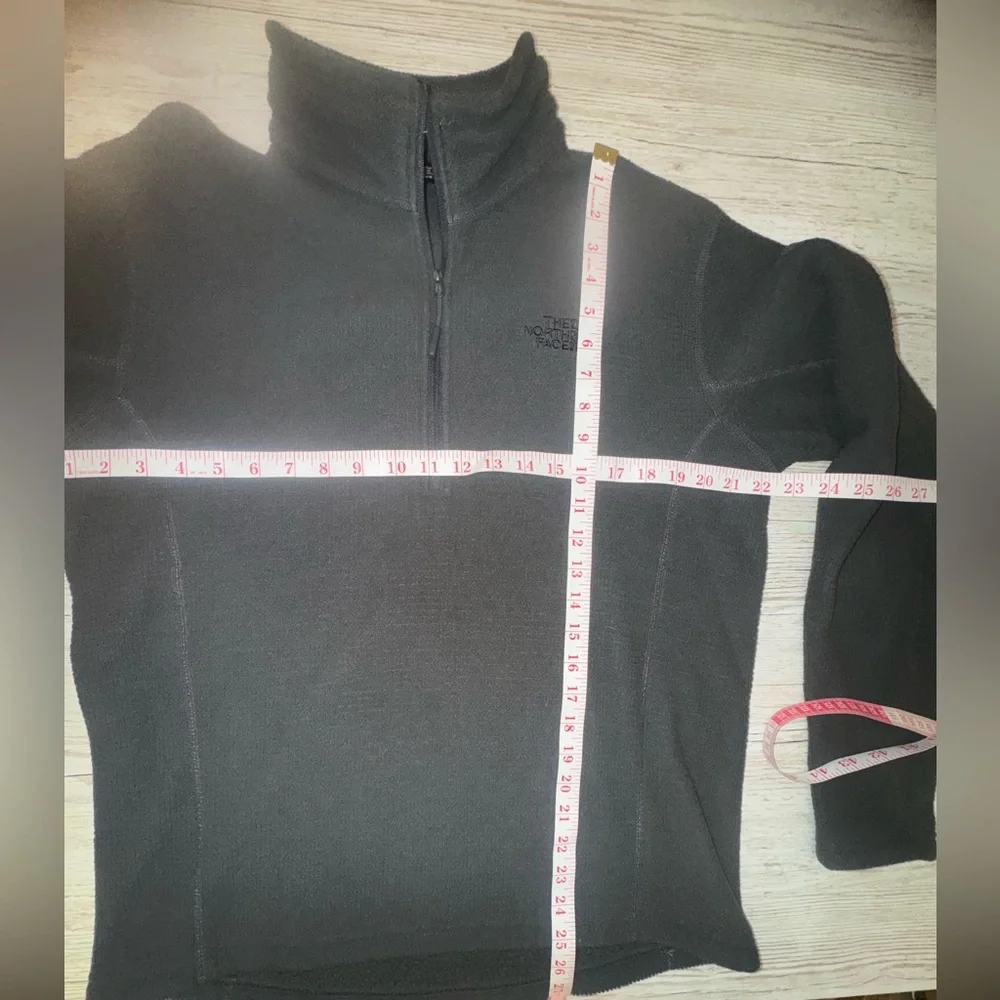 The North Face Charcoal 1/4 zip Pullover Thin Fleece Sweatshirt M